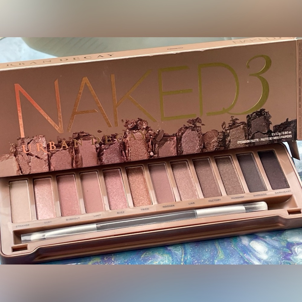 Urban Decay NAKED3 Soft Pink Eyeshadow Palette(Retail$59) - Picture 4 of 12